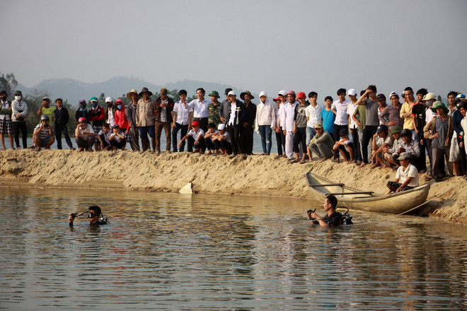 Rủ nhau tắm hồ, 3 học sinh tiểu học chết đuối thương tâm ảnh 1
