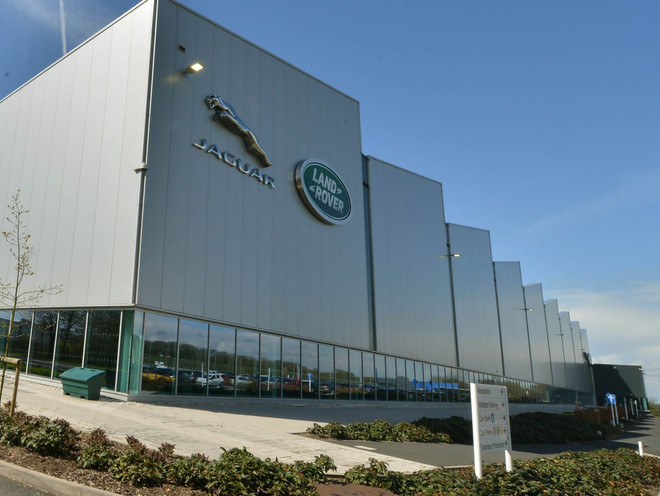 Jaguar Land Rover đặt mục tiêu sản xuất ôtô chạy điện vào năm 2025 ảnh 1