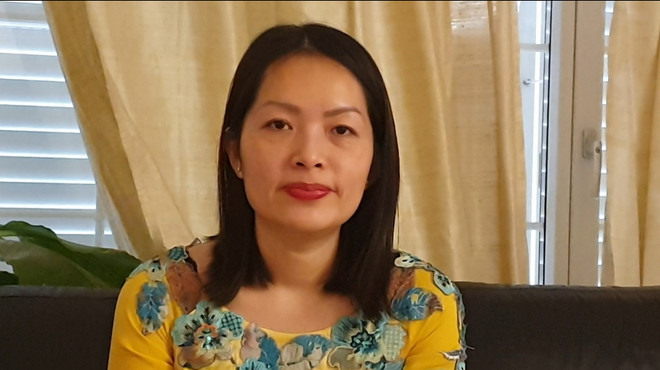 Cô giáo Thủy Tiên - người phụ trách chi nhánh ở Thụy Sĩ của Tiệm Mọt. (Ảnh: Vietnam+) Khát khao giữ gìn bản sắc văn hóa qua trang sách Tiếng Việt ở Thụy Sĩ ảnh 1