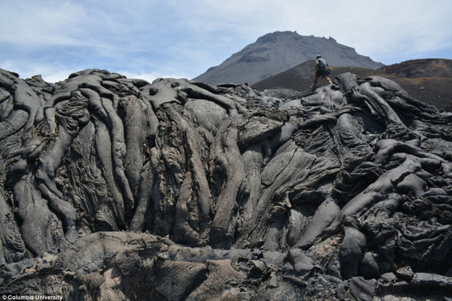 Bằng chứng về núi lửa sụp đổ gây siêu sóng thần lớn nhất lịch sử ảnh 2