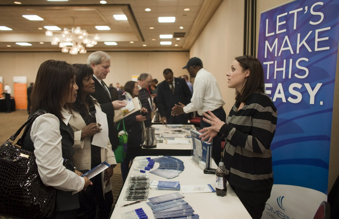 Những gam màu tương phản trong bức tranh thị trường việc làm Mỹ ảnh 1