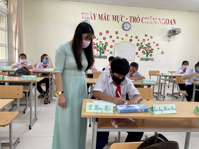 Thầy và trò vùng xanh Côn Đảo hào hứng bắt đầu năm học 2021-2022 ảnh 1