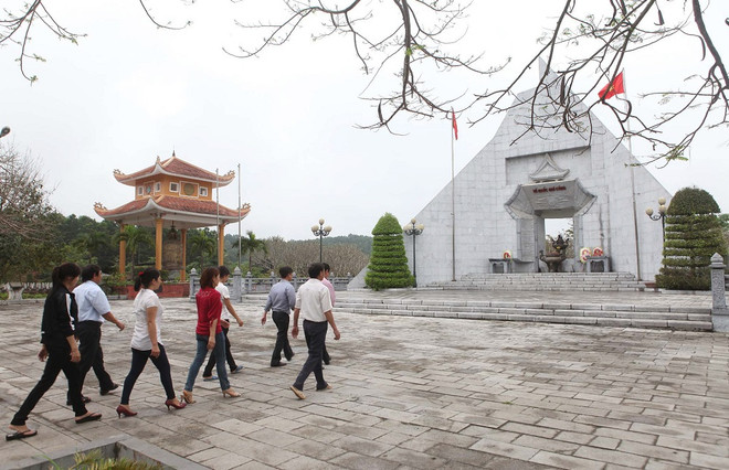 [Photo] Tận tâm với nghề quản trang tại nghĩa trang Việt-Lào ảnh 3