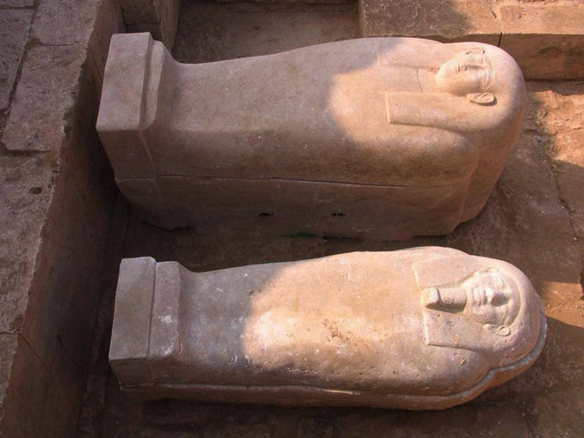 Ai Cập phát hiện hai khu lăng mộ cách đây 2.500 năm ảnh 1