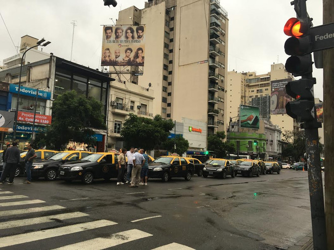 Argentina: Biểu tình phản đối Uber tại thủ đô Buenos Aires ảnh 1