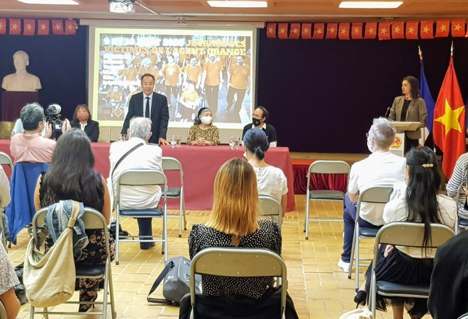 Thanh niên Việt tại Pháp ủng hộ nạn nhân chất độc da cam dioxine ảnh 1