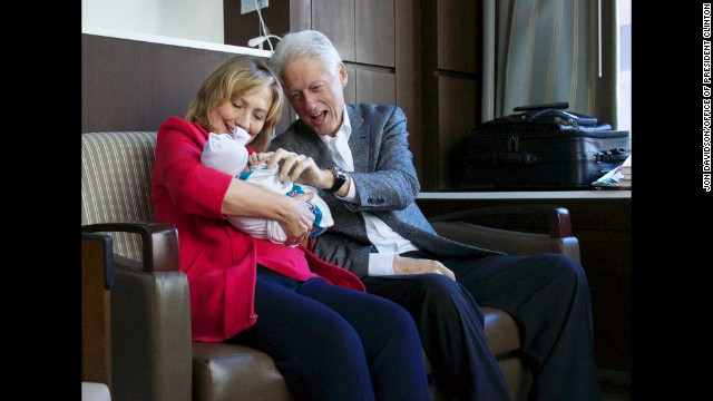 Gia đình nhà Clinton chào mừng thành viên mới ra đời ảnh 2