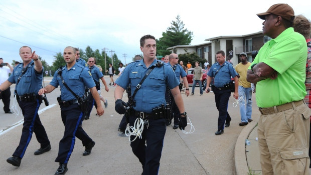 Mỹ: Sỹ quan cảnh sát bị bắn gần thành phố bất ổn Ferguson ảnh 1