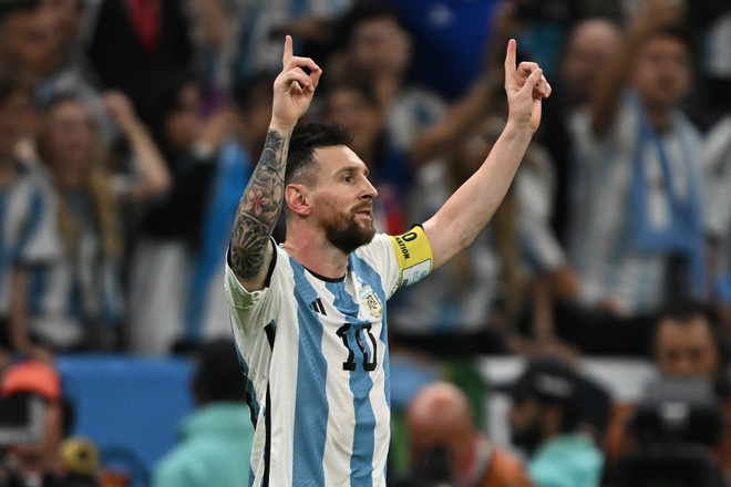 World Cup 2022: HLV Argentina không tiếc lời ca ngợi thủ quân Messi ảnh 1