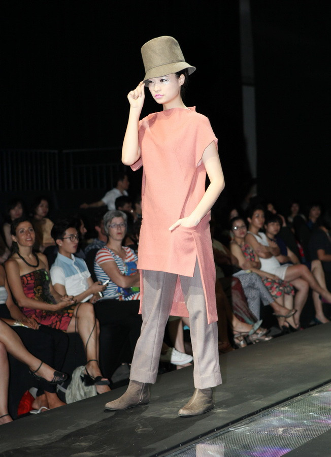 [Photo] Rực rỡ sắc màu cùng Tuần lễ thời trang Thu-Đông 2014 ảnh 4