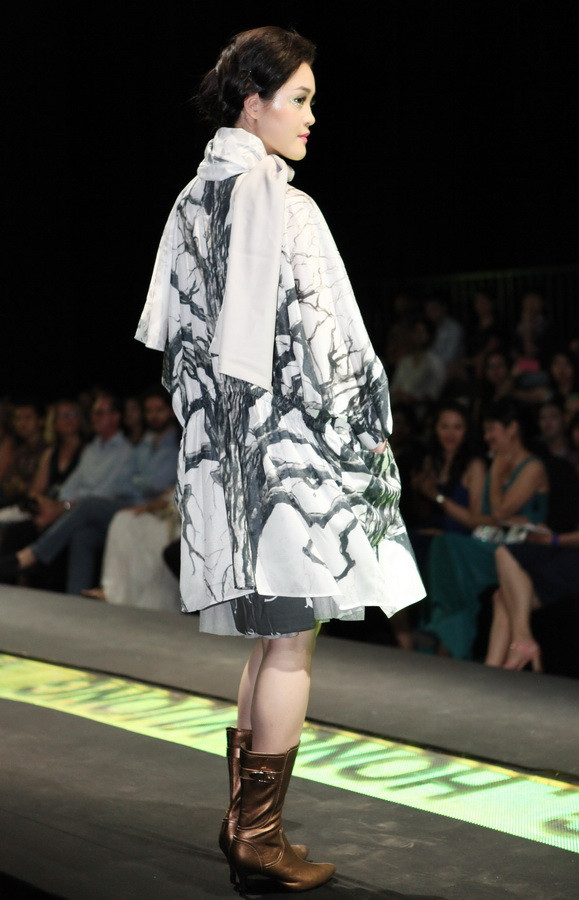 [Photo] Rực rỡ sắc màu cùng Tuần lễ thời trang Thu-Đông 2014 ảnh 2