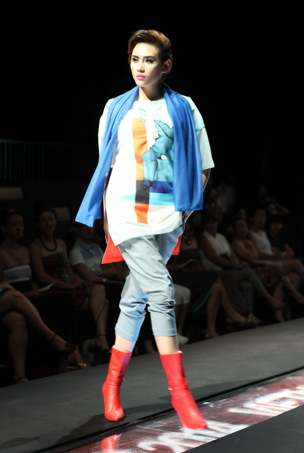 [Photo] Rực rỡ sắc màu cùng Tuần lễ thời trang Thu-Đông 2014 ảnh 1