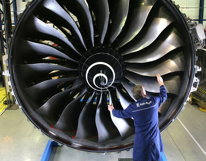 Rolls Royce dự đoán tình hình kinh doanh ảm đạm năm 2015 ảnh 1
