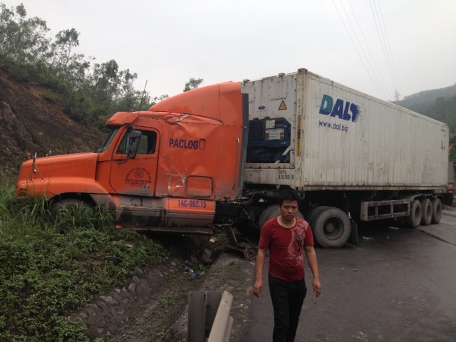 Va chạm liên hoàn tại tuyến đường tránh Cửa Ông ảnh 4