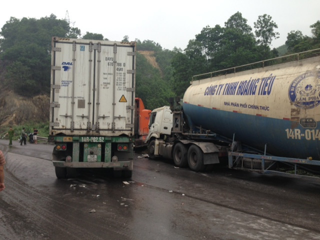 Va chạm liên hoàn tại tuyến đường tránh Cửa Ông ảnh 3