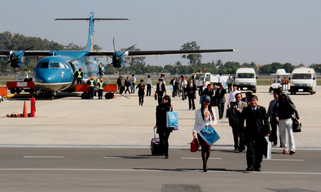 Chuyến bay thẳng đầu tiên nối thành phố Vinh-Vientiane ảnh 1