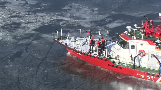 Hàn Quốc hứng chịu đợt lạnh -20 độ C, sông Hàn đóng băng dày 5cm ảnh 1