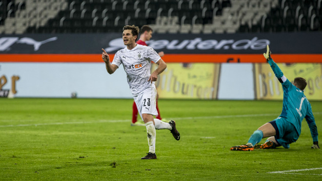 Hàng thủ thảm hại khiến Bayern nhận thất bại cay đắng trước Gladbach ảnh 2