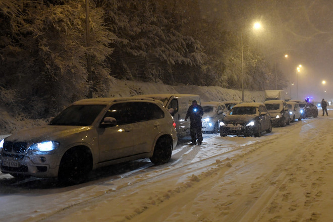 Nhiều địa phương tại Tây Ban Nha ban bố lệnh báo động do bão tuyết ảnh 1