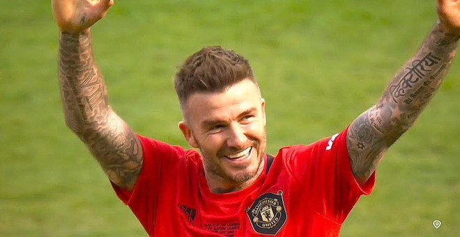 David Beckham thi đấu như thể anh chưa từng rời khỏi bóng đá đỉnh cao (Nguồn: Youtube) Các huyền thoại của M.U hủy diệt Bayern Munich bằng chiến thắng 5 sao ảnh 1