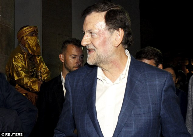 [Video] Thủ tướng Tây Ban Nha bị kẻ quá khích đấm bầm mặt ảnh 1