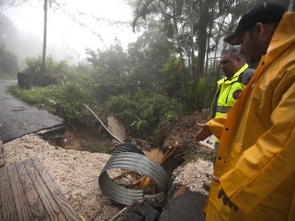 Bão lớn tấn công khu vực Caribbean, người dân phải đi sơ tán ảnh 1