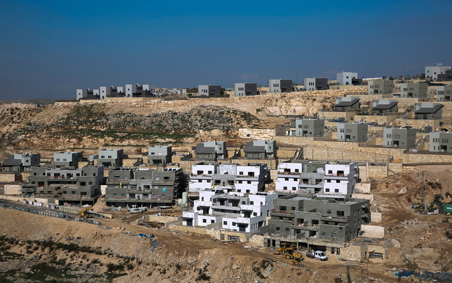 Israel tạm dừng tuyên bố chủ quyền ở các khu định cư Bờ Tây. (Ảnh: AP) Cộng đồng quốc tế phản ứng trước thỏa thuận lịch sử giữa Israel và UAE ảnh 1
