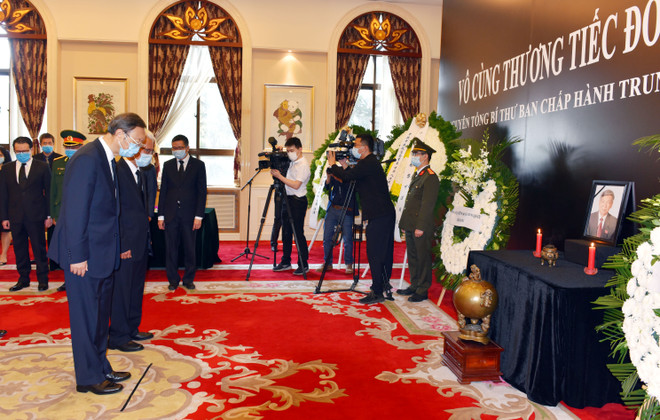 Lãnh đạo các cấp của Trung Quốc đến viếng nguyên TBT Lê Khả Phiêu ảnh 1