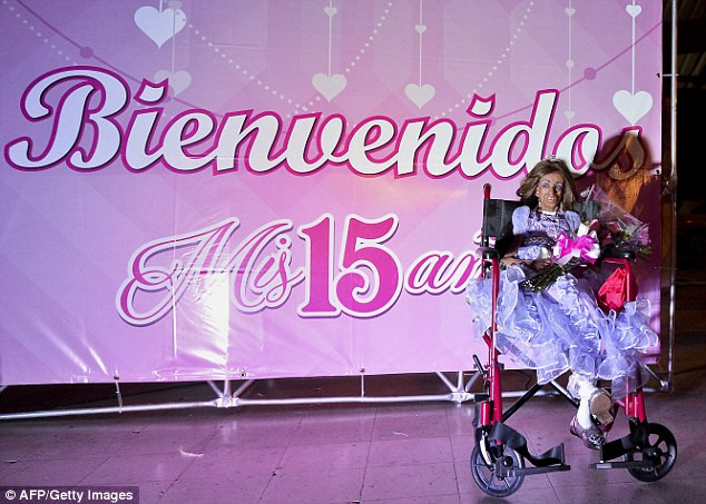 Cô bé 15 tuổi trong hình dáng của cụ bà 90 do căn bệnh lão nhi ảnh 1