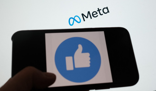 Biểu tượng Facebook và Meta. (Ảnh: AFP/TTXVN) meta-4-9166.jpg