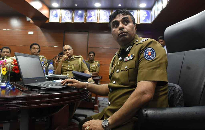 Tổng thanh tra cảnh sát Sri Lanka, ông Pujith Jayasundara đã bị bắt. (Ảnh: AFP) Cảnh sát trưởng Sri Lanka bị bắt giữ do các sai sót về an ninh ảnh 1