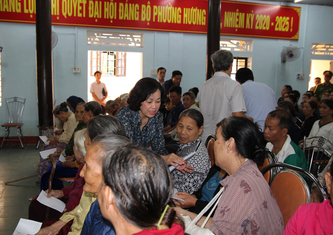 Trưởng ban Dân vận TW chia sẻ mất mát với Thừa Thiên-Huế sau mưa lũ ảnh 2