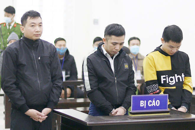 Phạt tù nhóm tội phạm lợi dụng "lỗ hổng" chiếm đoạt tiền của ngân hàng ảnh 1