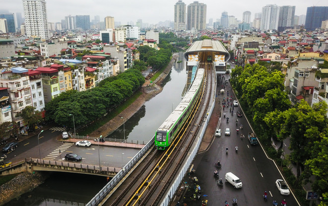 Tuyến đường sắt đô thị Cát Linh-Hà Đông đã được đưa vào vận hành thương mại. (Ảnh: TTXVN) Khắc phục thiếu điểm gửi xe trên tuyến đường sắt Cát Linh-Hà Đông ảnh 1