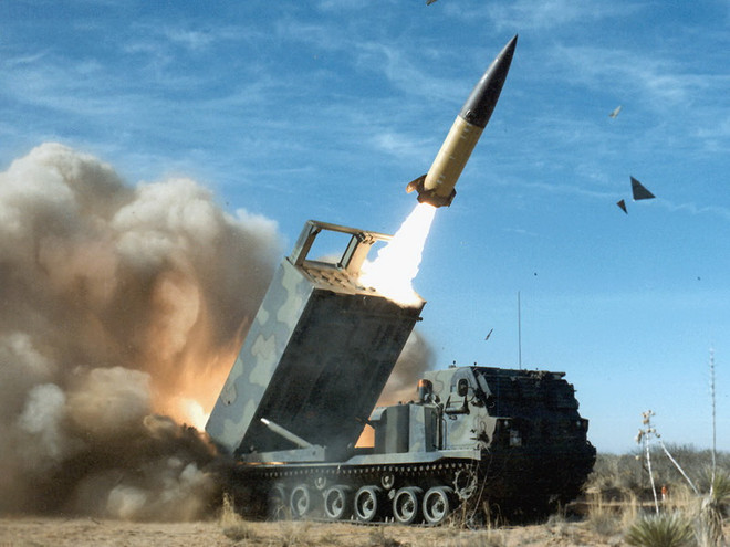 Tổ hợp tên lửa chiến thuật ATACMS. (Nguồn: defenseindustrydaily.com) Phần Lan hủy hợp đồng mua tên lửa ATACMS của Mỹ ảnh 1