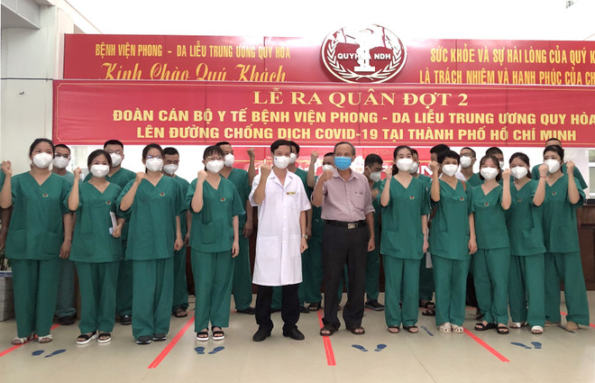 Bình Định tăng cường thêm 22 y, bác sỹ hỗ trợ TP.HCM chống dịch ảnh 1