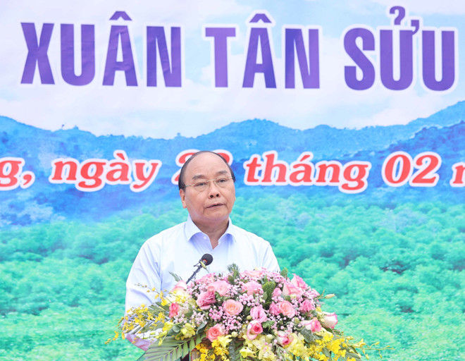 Thủ tướng Nguyễn Xuân Phúc phát biểu tại buổi lễ. (Ảnh: Thống Nhất/TTXVN) Thủ tướng phát động Tết Trồng cây Xuân Tân Sửu 2021 tại Tuyên Quang ảnh 1