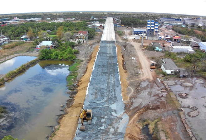 Dự án tuyến tránh Quốc lộ 1A qua thành phố Cà Mau chậm tiến độ ảnh 1