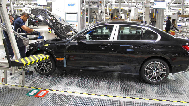 BMW thu hồi hơn 12.000 xe tại Australia do lỗi túi khí phát nổ ảnh 1