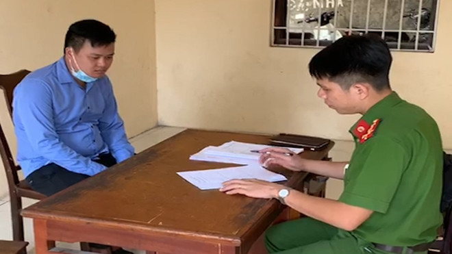 Hưng Yên: Khởi tố đối tượng chuyên môi giới làm giả giấy tờ ảnh 1