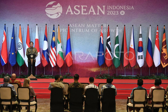 Tổng thống Indonesia Joko Widodo phát biểu tại buổi tiếp Bộ trưởng Ngoại giao các nước tham dự AMM-56. (Nguồn: ANTARA) AMM-56: ASEAN cam kết tiếp tục tăng cường đoàn kết và thống nhất ảnh 1