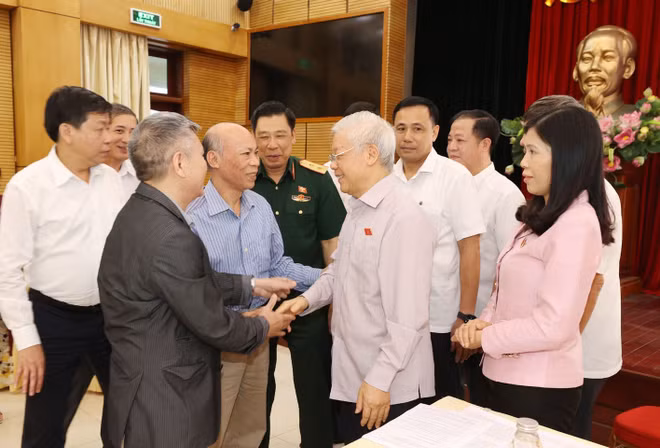 [Photo] Tổng Bí thư, Chủ tịch nước tiếp xúc cử tri thành phố Hà Nội ảnh 13