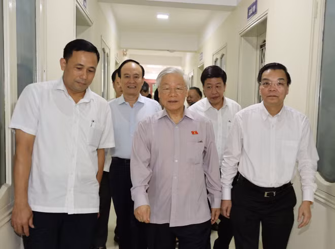 [Photo] Tổng Bí thư, Chủ tịch nước tiếp xúc cử tri thành phố Hà Nội ảnh 3