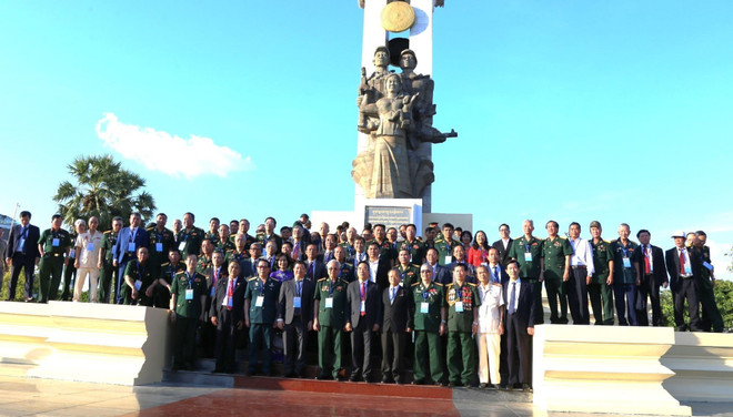 Đoàn cựu quân tình nguyện, chuyên gia Việt Nam thăm hai tỉnh Campuchia ảnh 1