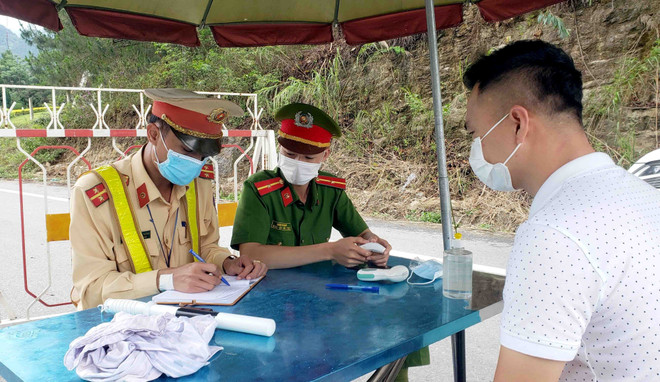 Dịch COVID-19: Kon Tum dừng các hoạt động không thiết yếu từ ngày 6/5 ảnh 1