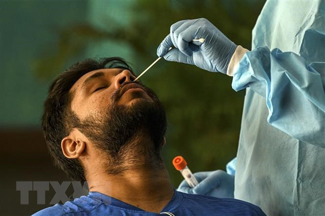 Ấn Độ: Số ca mắc COVID-19 tăng gấp 9 lần trong vòng 5 tuần ảnh 1