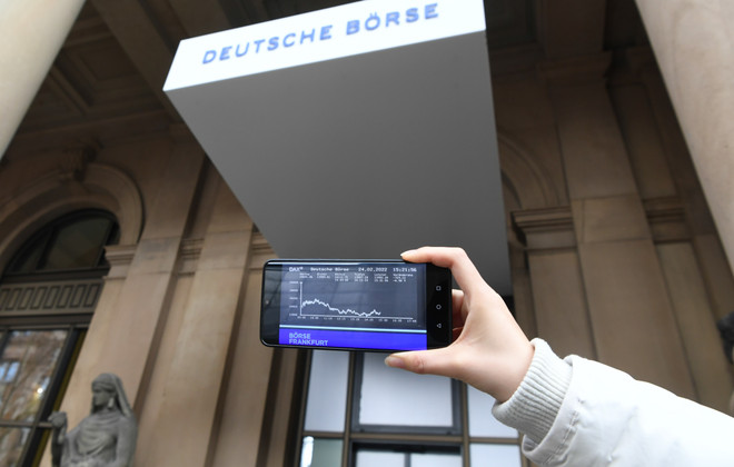 Chứng khoán Âu-Mỹ diễn biến trái chiều trong phiên giao dịch 15/3 ảnh 1