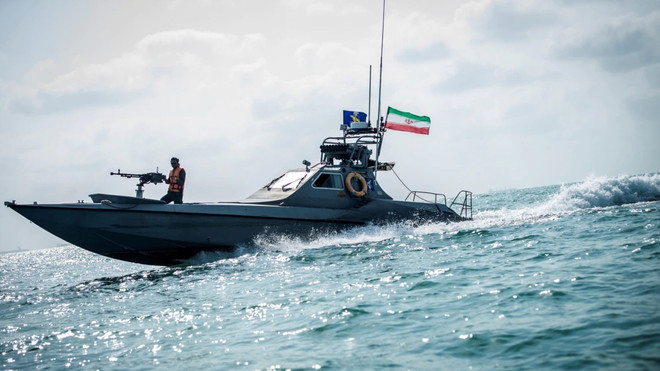 Tàu chiến của Lực lượng Vệ binh Cách mạng Hồi giáo Iran. (Ảnh: Reuters) Lực lượng Vệ binh Iran trang bị công nghệ do thám cho tàu chiến ảnh 1