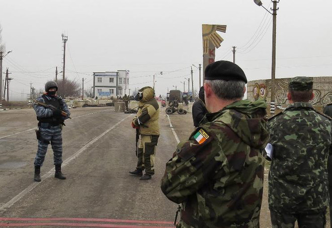 Con tin OSCE có thể được phóng thích trong ngày 2/5 ảnh 1