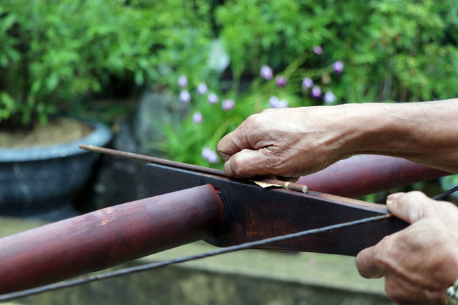 [Photo] Người duy trì môn bắn nỏ truyền thống của đồng bào vùng cao ảnh 2